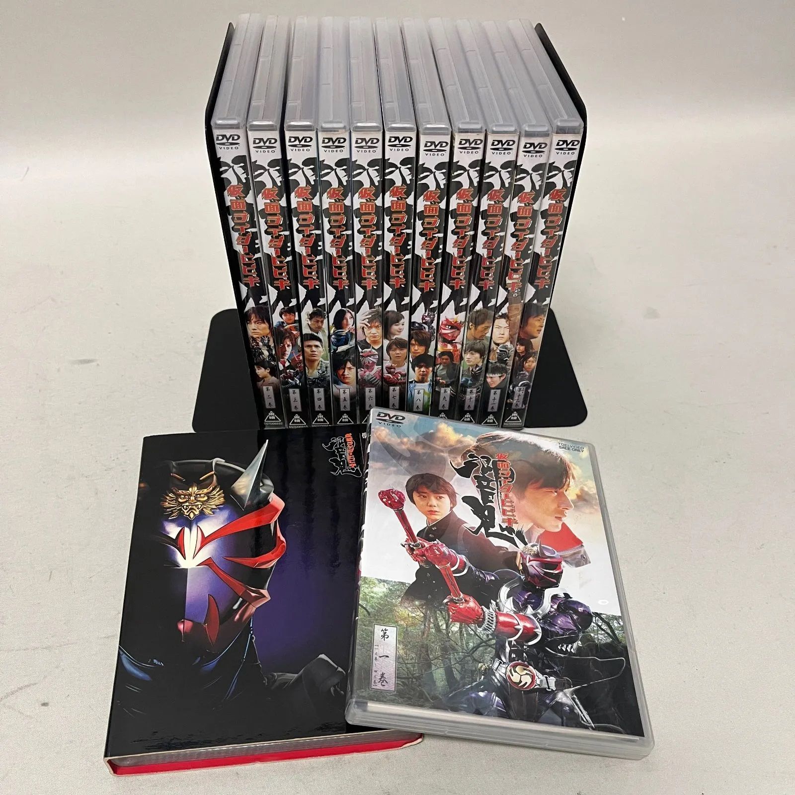 【浜館16-985】【店舗併売品】 仮面ライダー響鬼 DVD 全12巻セット 【中古品】有些许损伤或污渍