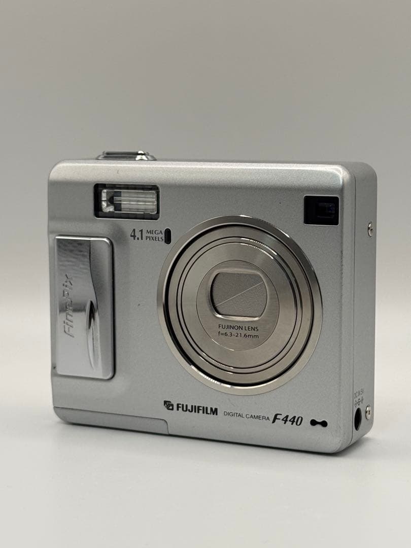 美品 FUJIFILM FinePix F440 シルバー 付属品有り