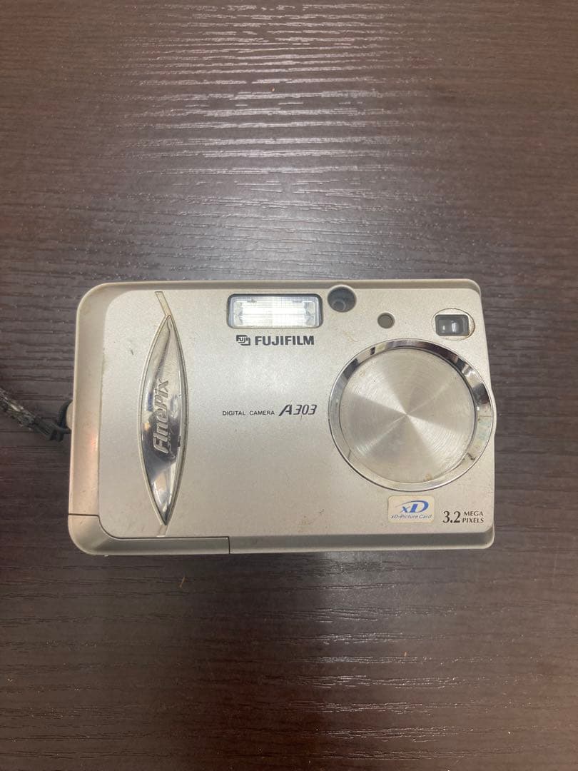 FUJIFILM FinePix A303 動作品　SDカードなし デジカメ富士フイルム;有些许损伤或污渍