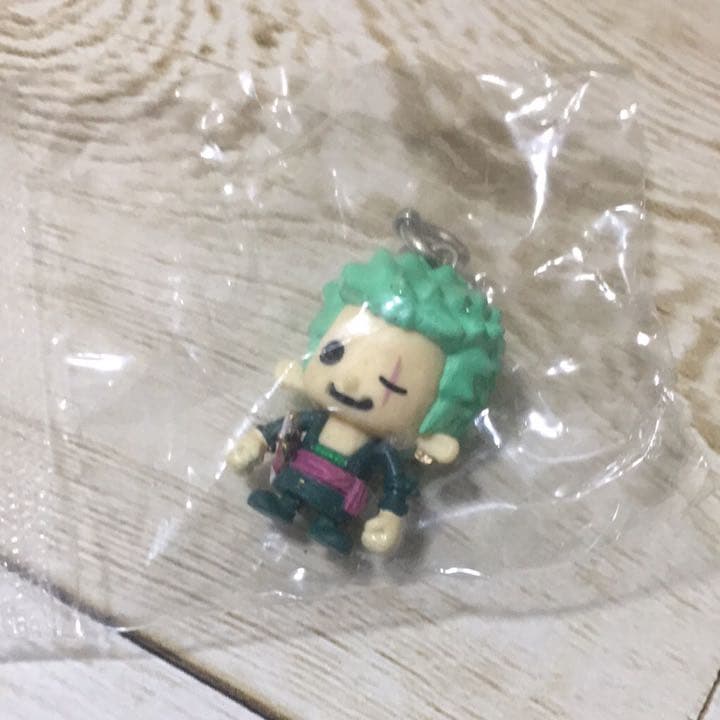 ワンピース チャーム ゾロ フィギュア