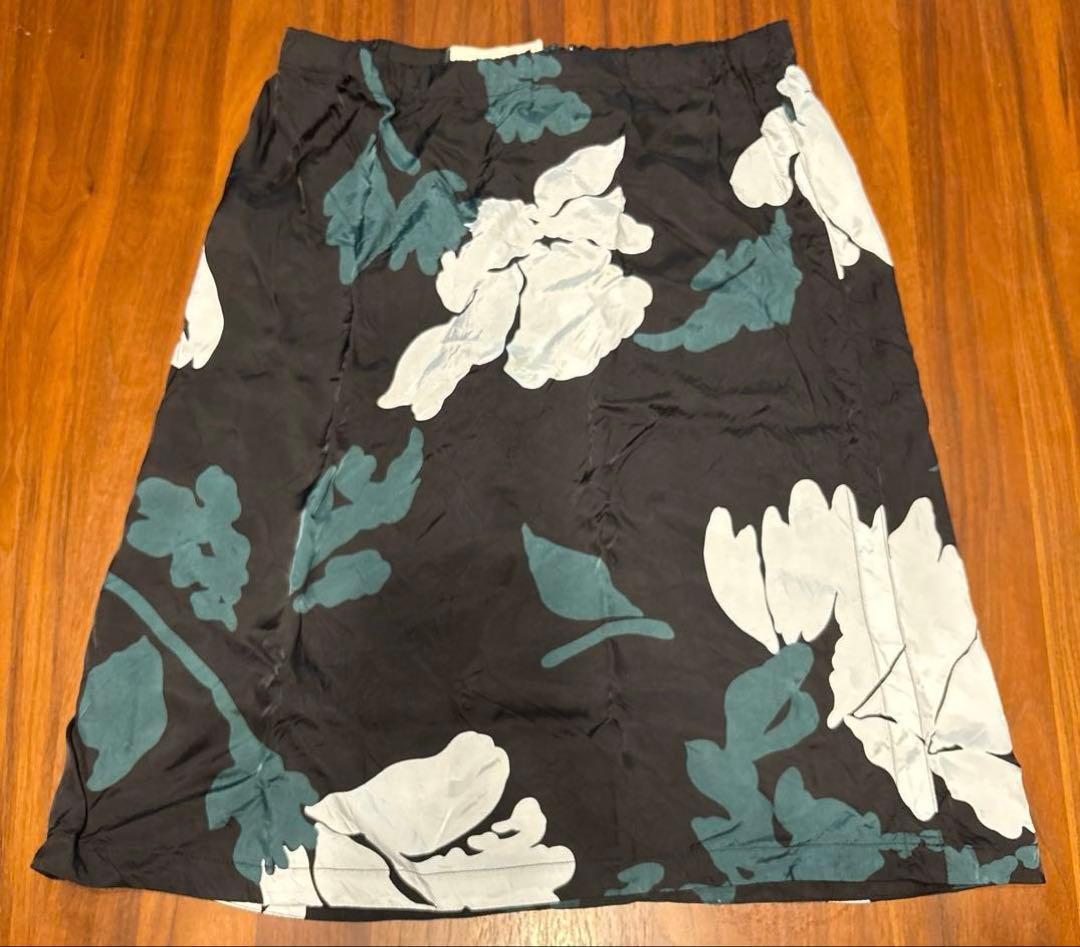 MARNI フレアスカート 黒白花柄 ひざ丈 42