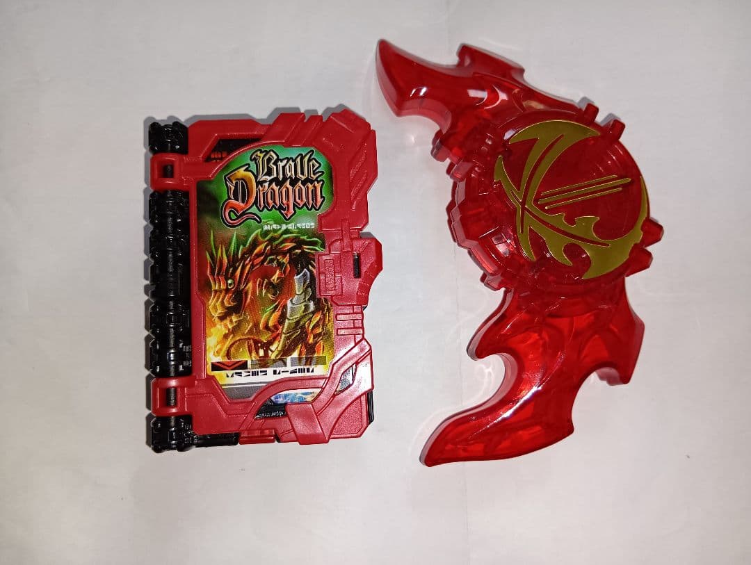 仮面ライダーセイバー DX 聖剣ソードライバー付属 エンブレム&ブレイブドラゴン