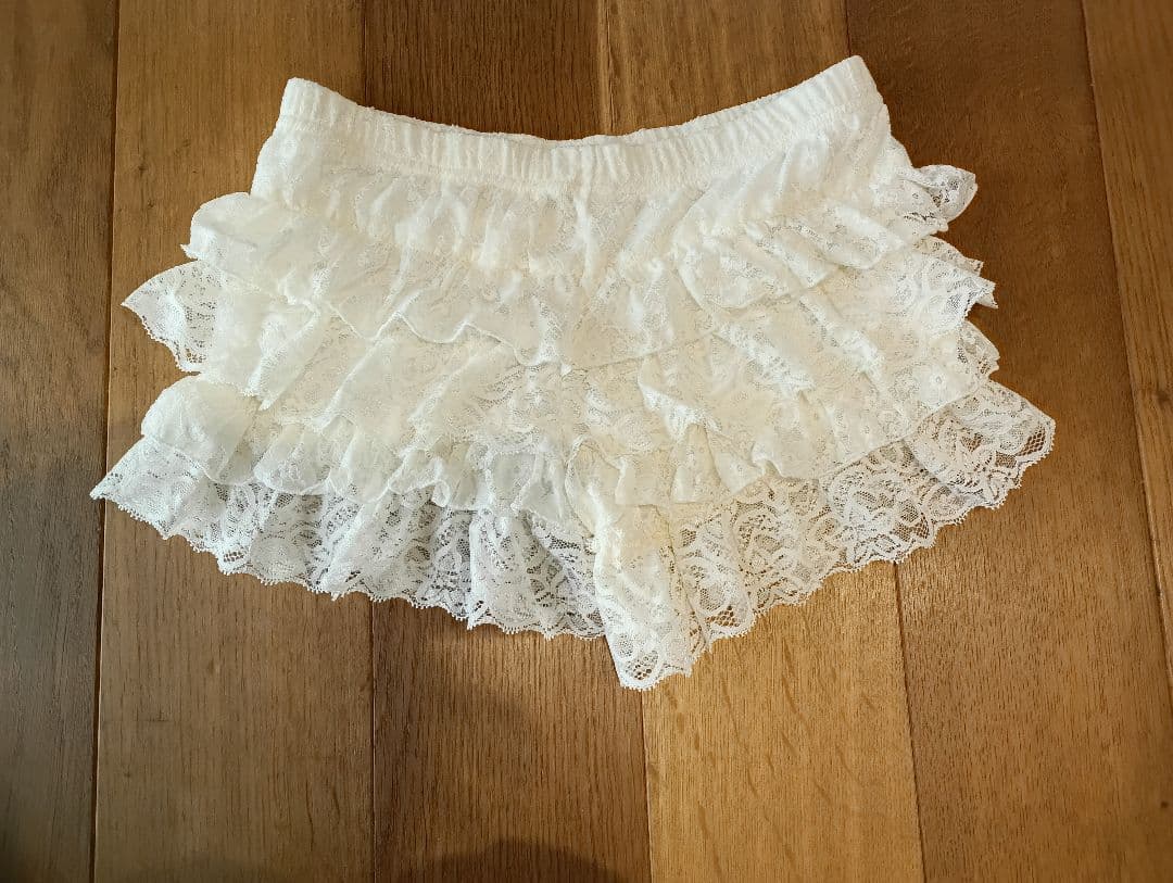 M-L ホワイト　フリル　ショートパンツ未使用