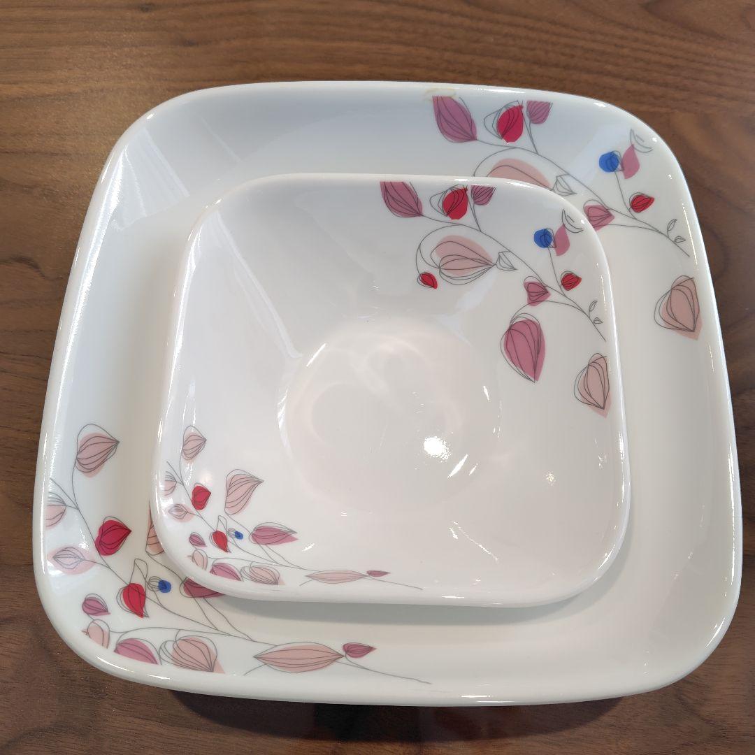 コレール 花柄の皿セット 大小2点