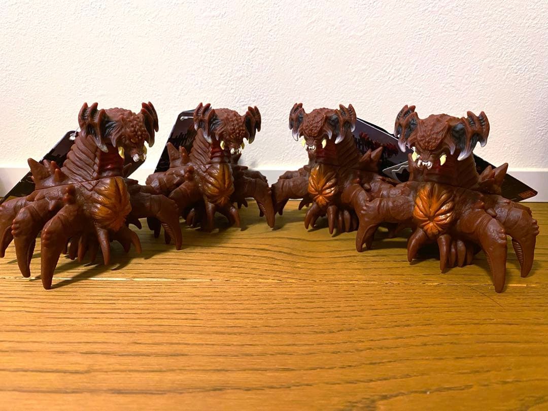 ゴジラ・ストア限定　ムービーモンスターシリーズ デストロイア（幼体）　4体セット没有明显的损伤或污渍