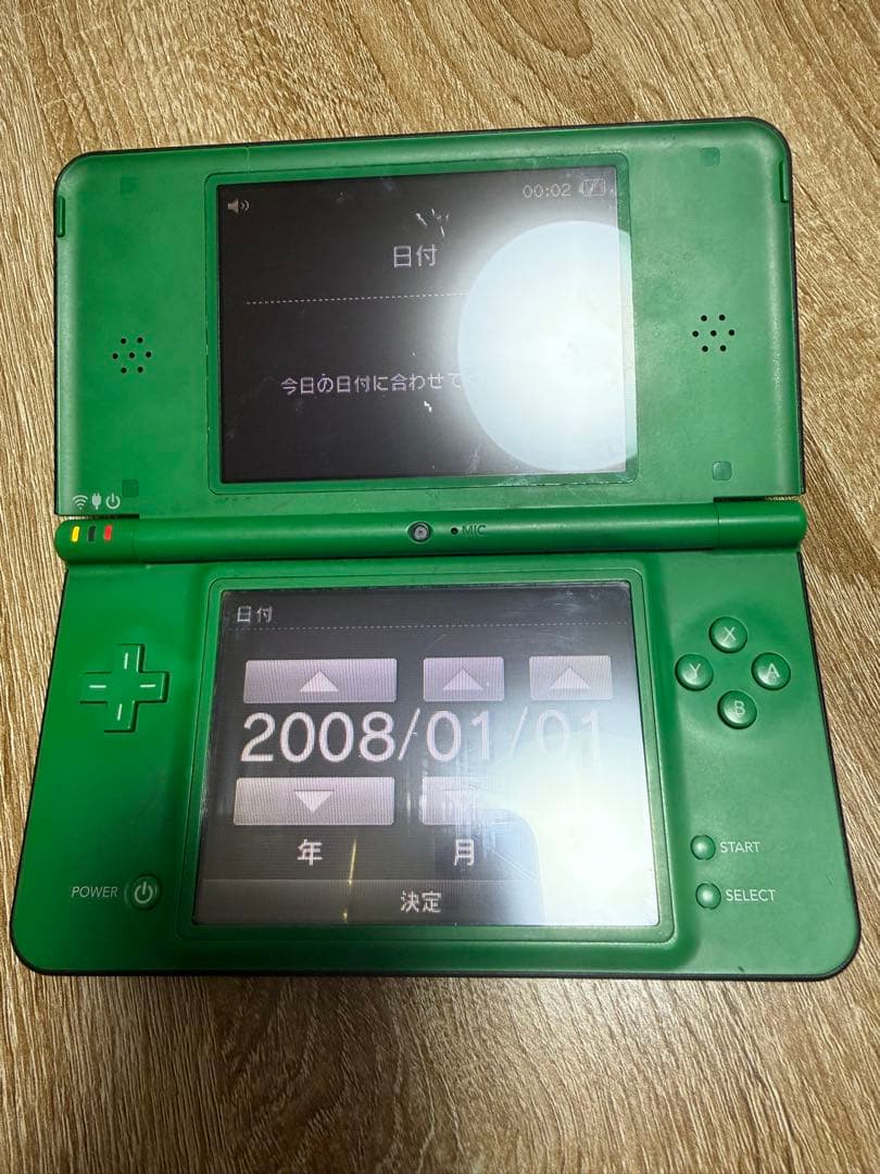 Nintendo DSi 本体 グリーンNintendo DS;有些许损伤或污渍