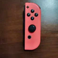 Nintendo Switch Joy-Con ネオンレッド 右