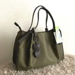 新品　未使用　タグ付　saxifrage トート　バッグ カーキ チャーム　撥水